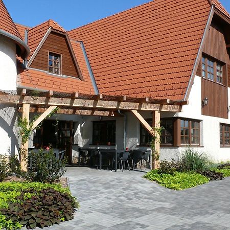 Bed and Breakfast Kadarta Vendeglo Panzio Veszprém Exterior foto