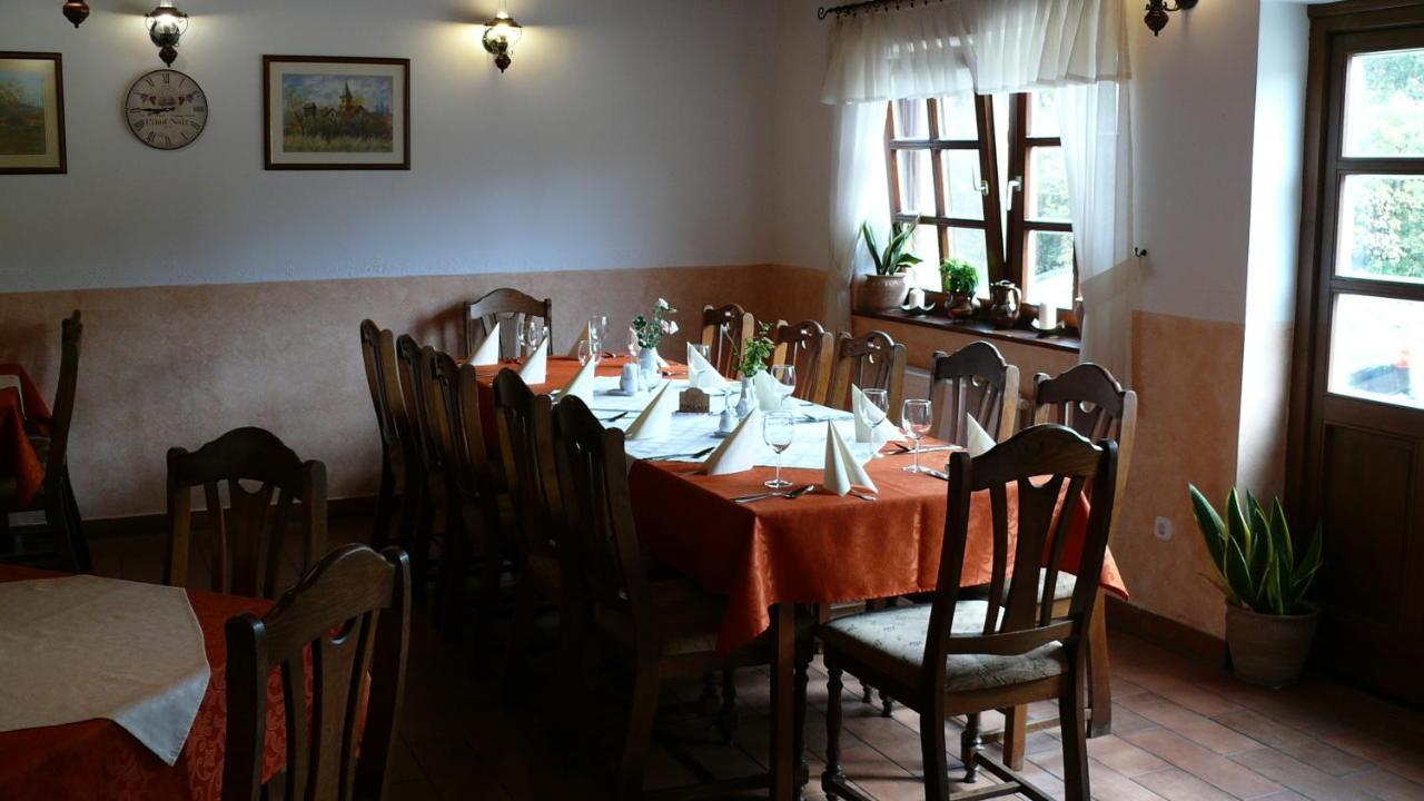 Bed and Breakfast Kadarta Vendeglo Panzio Veszprém Exterior foto
