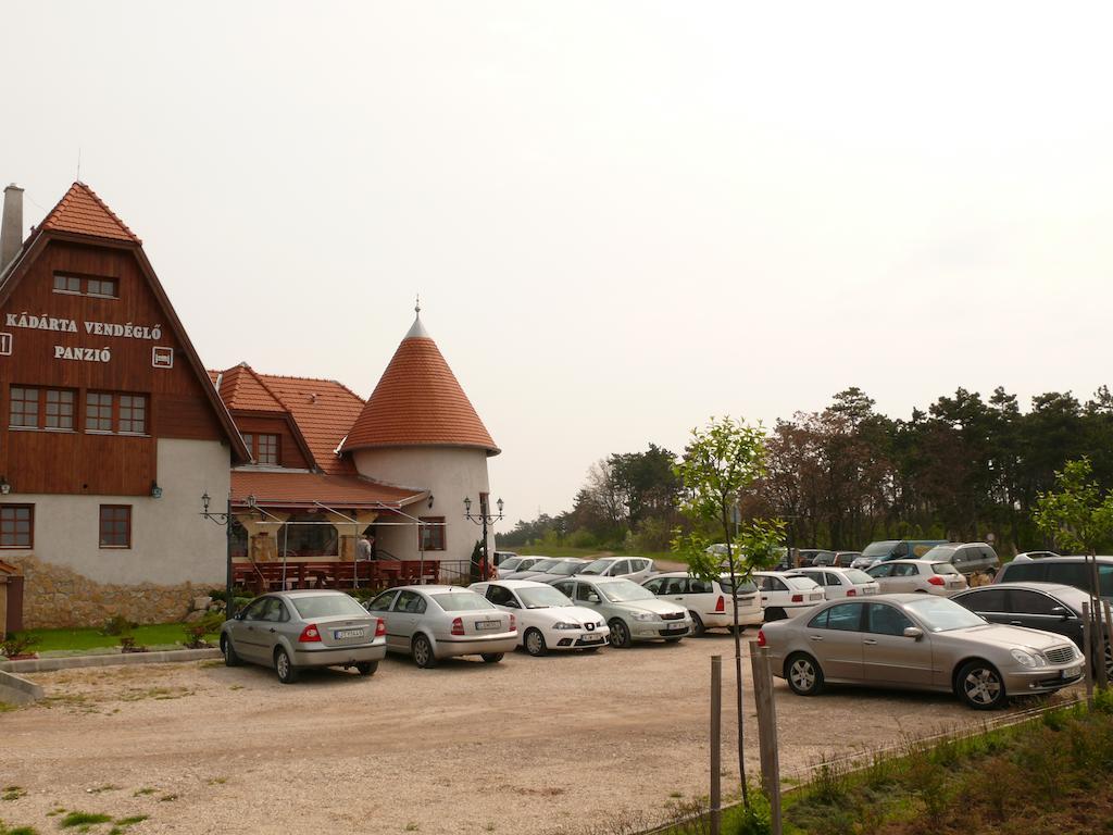 Bed and Breakfast Kadarta Vendeglo Panzio Veszprém Exterior foto