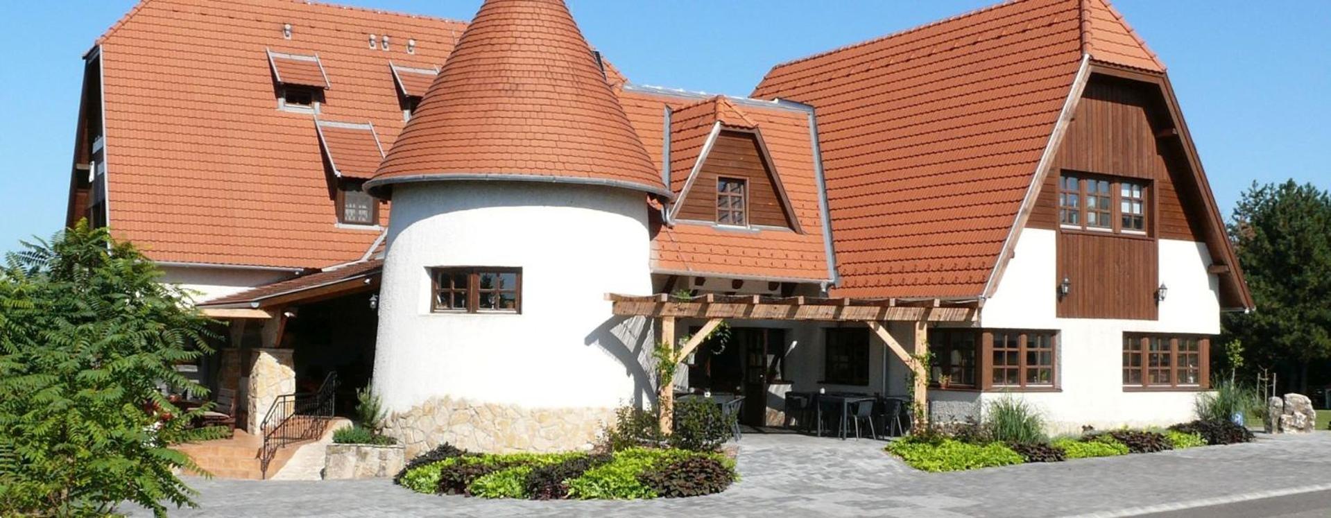 Bed and Breakfast Kadarta Vendeglo Panzio Veszprém Exterior foto